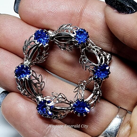 1950s Silver Filigree Blue Rhinestone Brooch Open Leaf Wreath Circle Pin Antique - Picture 6 of 11
